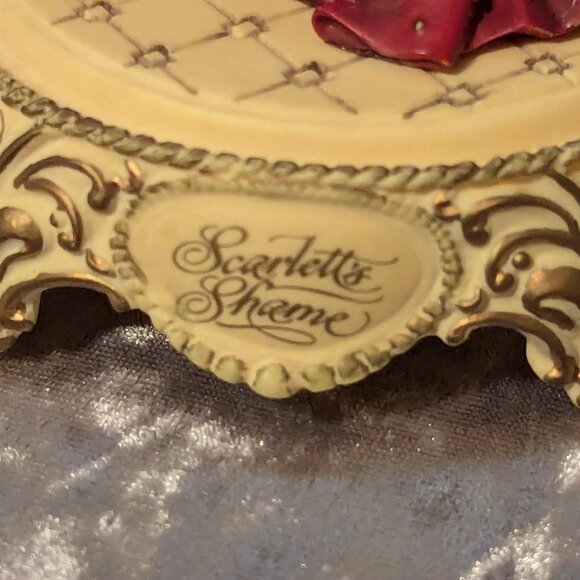 Gone with the Wind Glass Dome Figurine Scarlette's Shame 1993 EUC - Picture 7 of 8